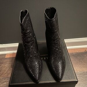 Azalea Wang
Pointed Toe Bootie